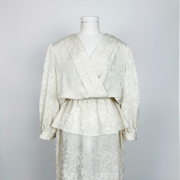 Vintage Dresses & Skirts - Vintage 80’s Jacquard Patterned Surplice Peplum Midi Dress in Ivory | Size M/L